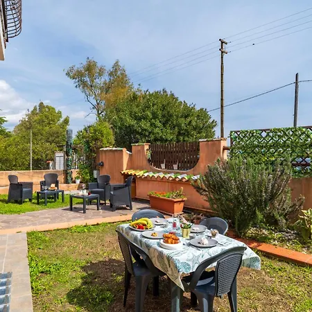 10' From The Sea, With Garden, Wifi & Ac