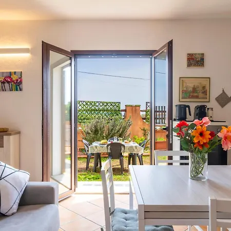 Apartment 10' From The Sea, With Garden, Wifi & Ac Tortolì