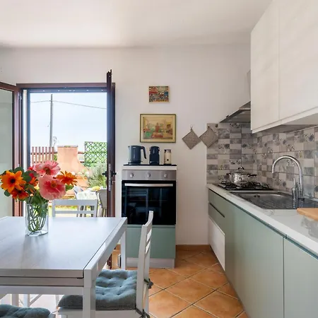 10' From The Sea, With Garden, Wifi & Ac Apartment