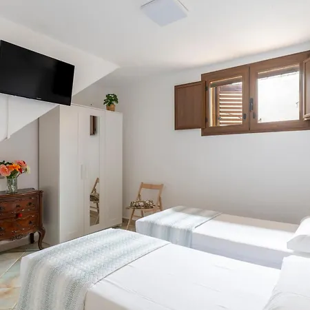아파트 10' From The Sea, With Garden, Wifi & Ac 토르톨리