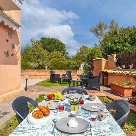 10' From The Sea, With Garden, Wifi & Ac Apartment