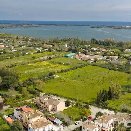 10' From The Sea, With Garden, Wifi & Ac Appartement