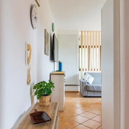 아파트 10' From The Sea, With Garden, Wifi & Ac